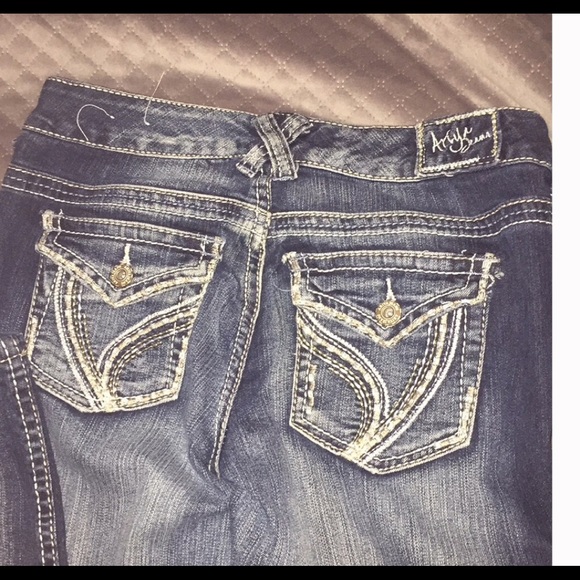 EUC🍀ARIYA FABULOUS DISTRESSED JEANS - Picture 7 of 8